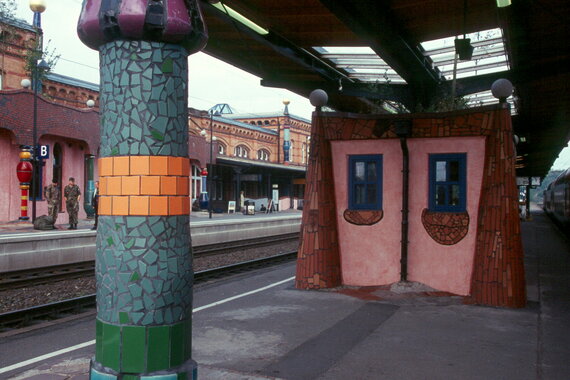 Hundertwasser_Bahnhof_Uelzen_7.jpg